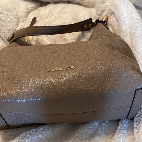 Michael Kors taupe handbag includes additional strap in original wrapping - Picture 4 of 5
